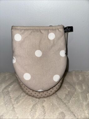 kate spade Beige White Large Polka Print Mini Oven Mitts set of 2
